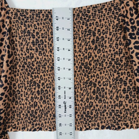 Gianni Bini, NWT Leopard Print Top, Size Large, Smocked Bodice & Sleeve Cuffs - Picture 11 of 16